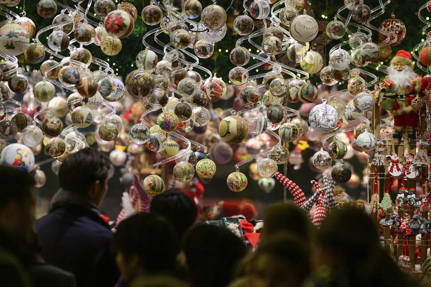 Lighting of Vienna town hall Christmas tree marks start of Yuletide season in Austrian capital | iNFOnews.ca