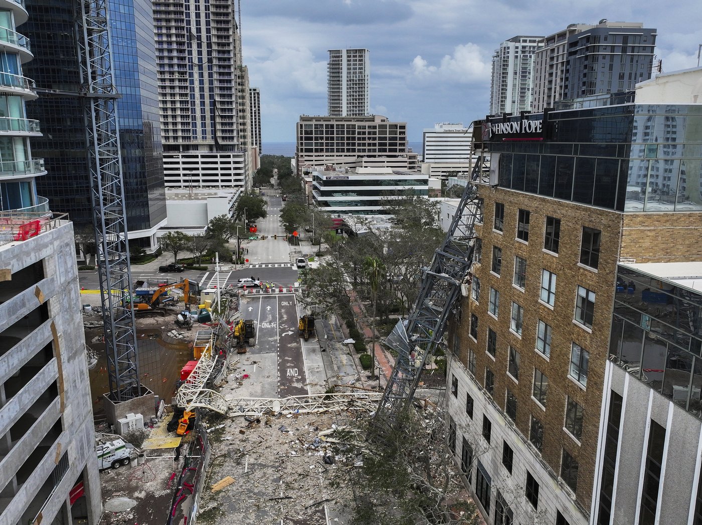 Residents slog through flooded streets, clear debris after Hurricane Milton tore through Florida | iNFOnews.ca