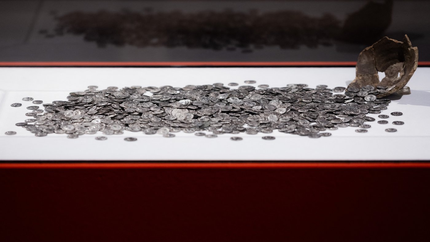 Amateur archaeologist finds Germany’s biggest hoard of ancient Roman silver coins | iNFOnews.ca Amateur archaeologist finds Germany’s biggest hoard of ancient Roman silver coins | iNFOnews.ca