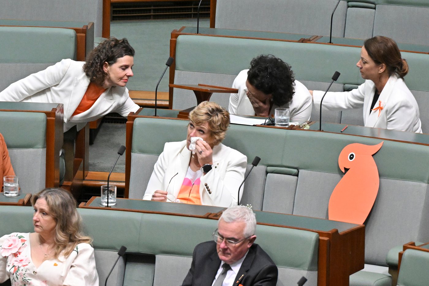 Australian Parliament pays tribute to injured lawmaker as it resumes work under increased security | iNFOnews.ca Australian Parliament pays tribute to injured lawmaker as it resumes work under increased security | iNFOnews.ca