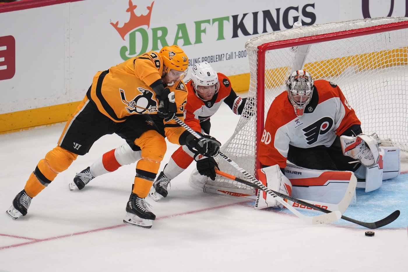 Flyers celebrate return to the playoffs with a 3-2 win over Penguins in Game 1 | iNFOnews.ca Flyers celebrate return to the playoffs with a 3-2 win over Penguins in Game 1 | iNFOnews.ca