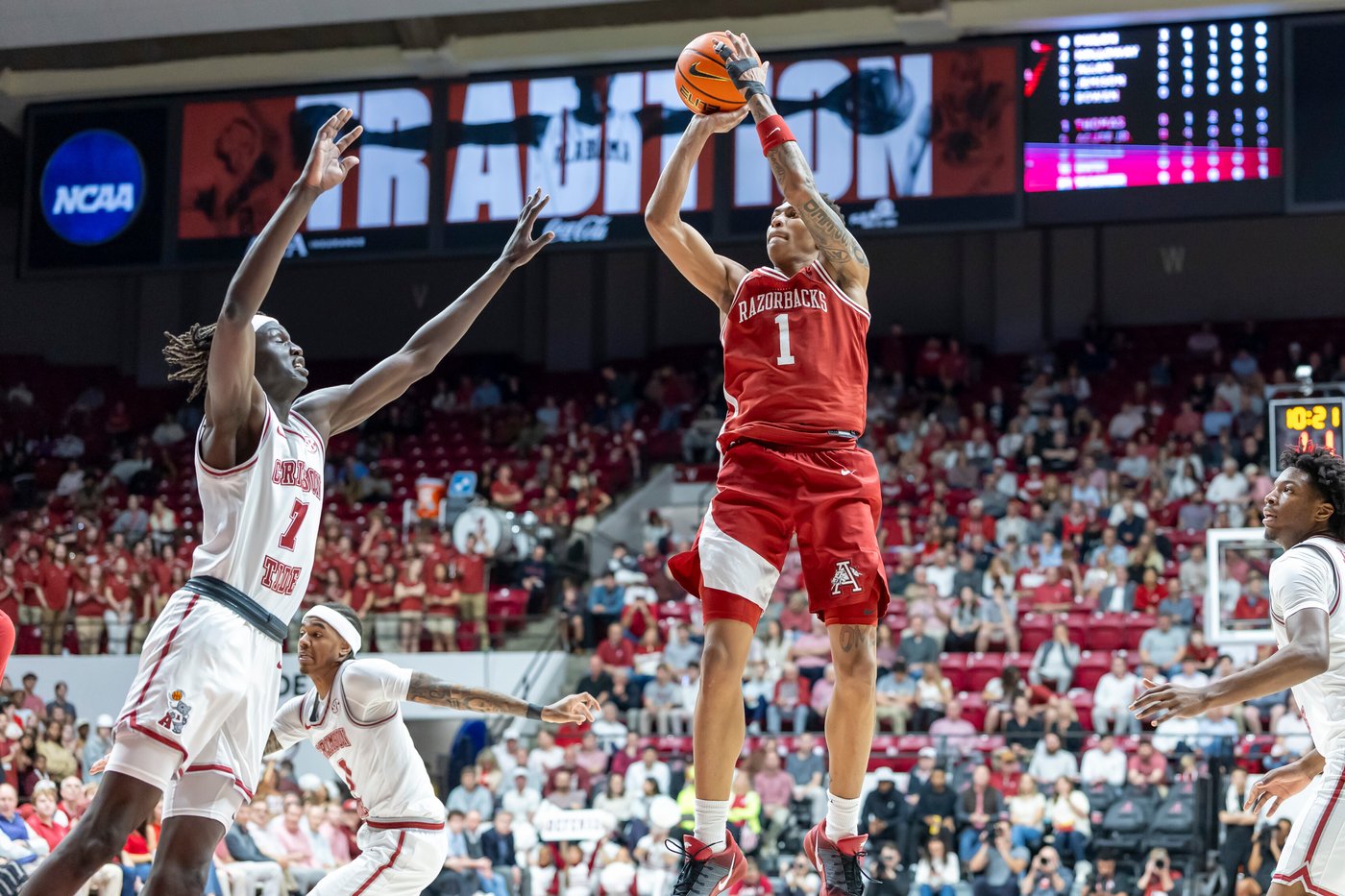 No. 25 Alabama survives Darius Acuff's huge night and beats No. 20 Arkansas 117-115 in 2OT | iNFOnews.ca