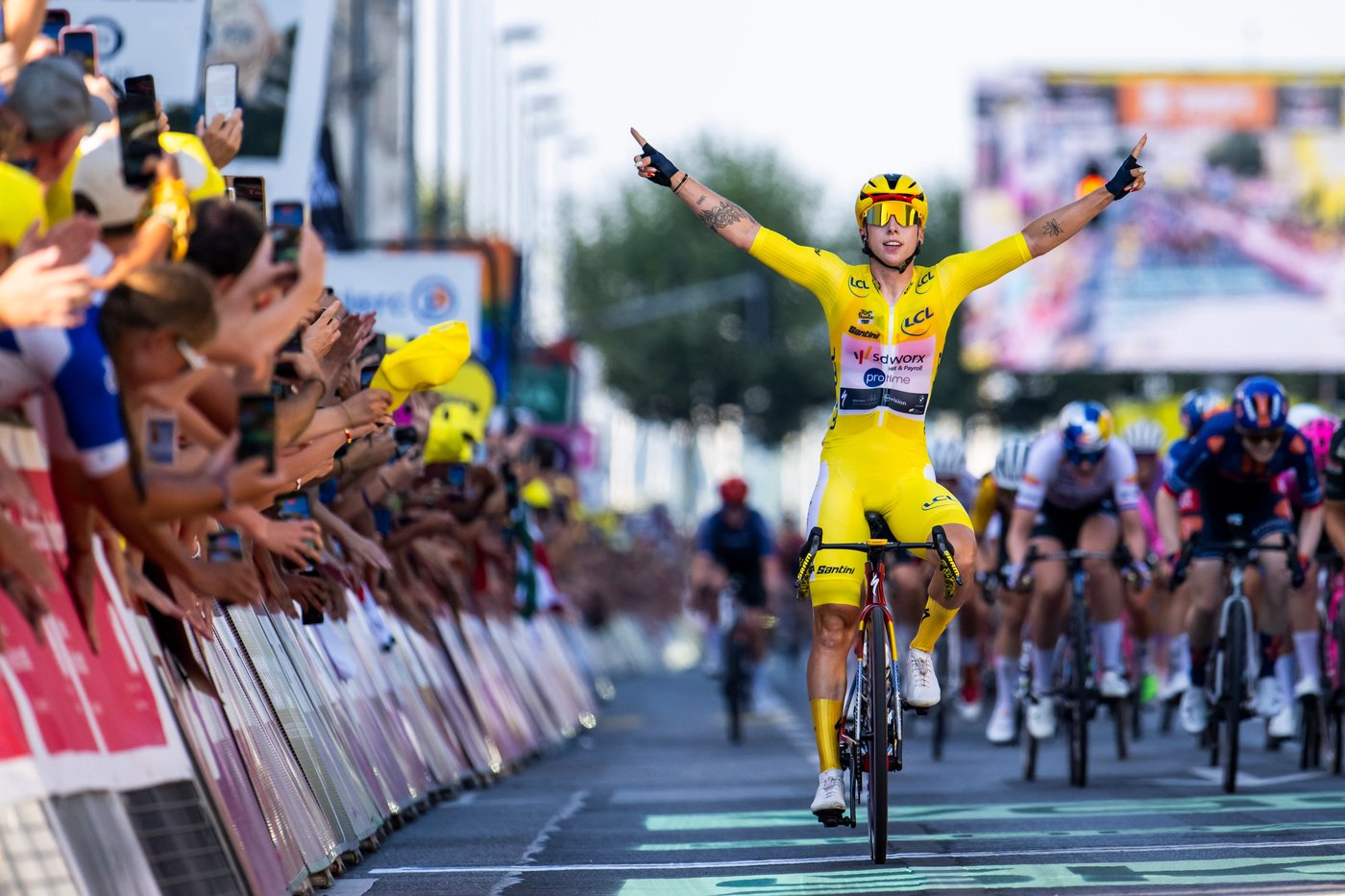 Lorena Wiebes sprints to second straight win at Women's Tour de France | iNFOnews.ca Lorena Wiebes sprints to second straight win at Women's Tour de France | iNFOnews.ca
