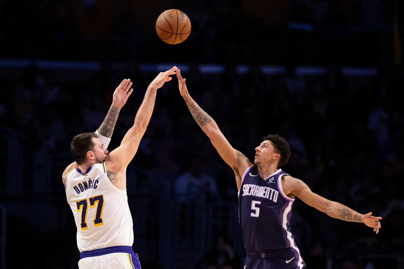 Luka and LeBron lead Lakers past Kings 128-104 to complete back-to-back weekend wins | iNFOnews.ca