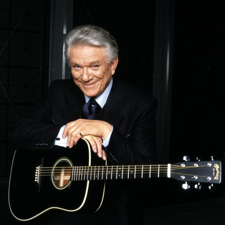 CP NewsAlert: Canadian country star Tommy Hunter dies | iNFOnews.ca