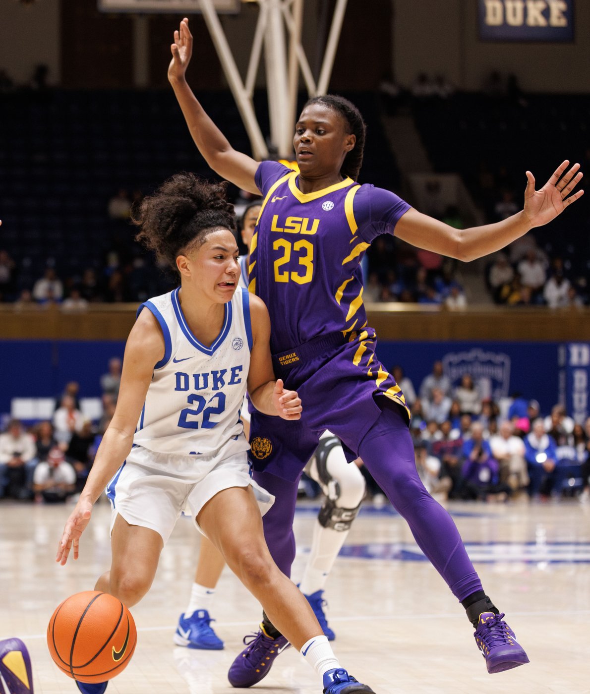 Johnson, Fulwiley help No. 5 LSU beat Duke 93-77 in ACC/SEC Challenge | iNFOnews.ca