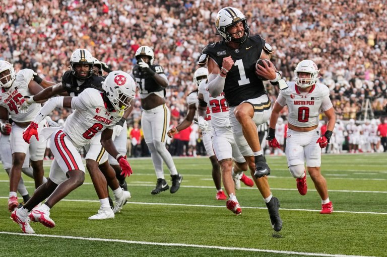 Vanderbilt opens with 28-9 win over Austin Peay with lightning ending game early | iNFOnews.ca