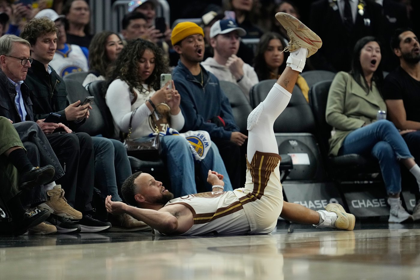 Curry scores 17 points with two 4-point plays in second game back from injury, Warriors beat Kings | iNFOnews.ca Curry scores 17 points with two 4-point plays in second game back from injury, Warriors beat Kings | iNFOnews.ca