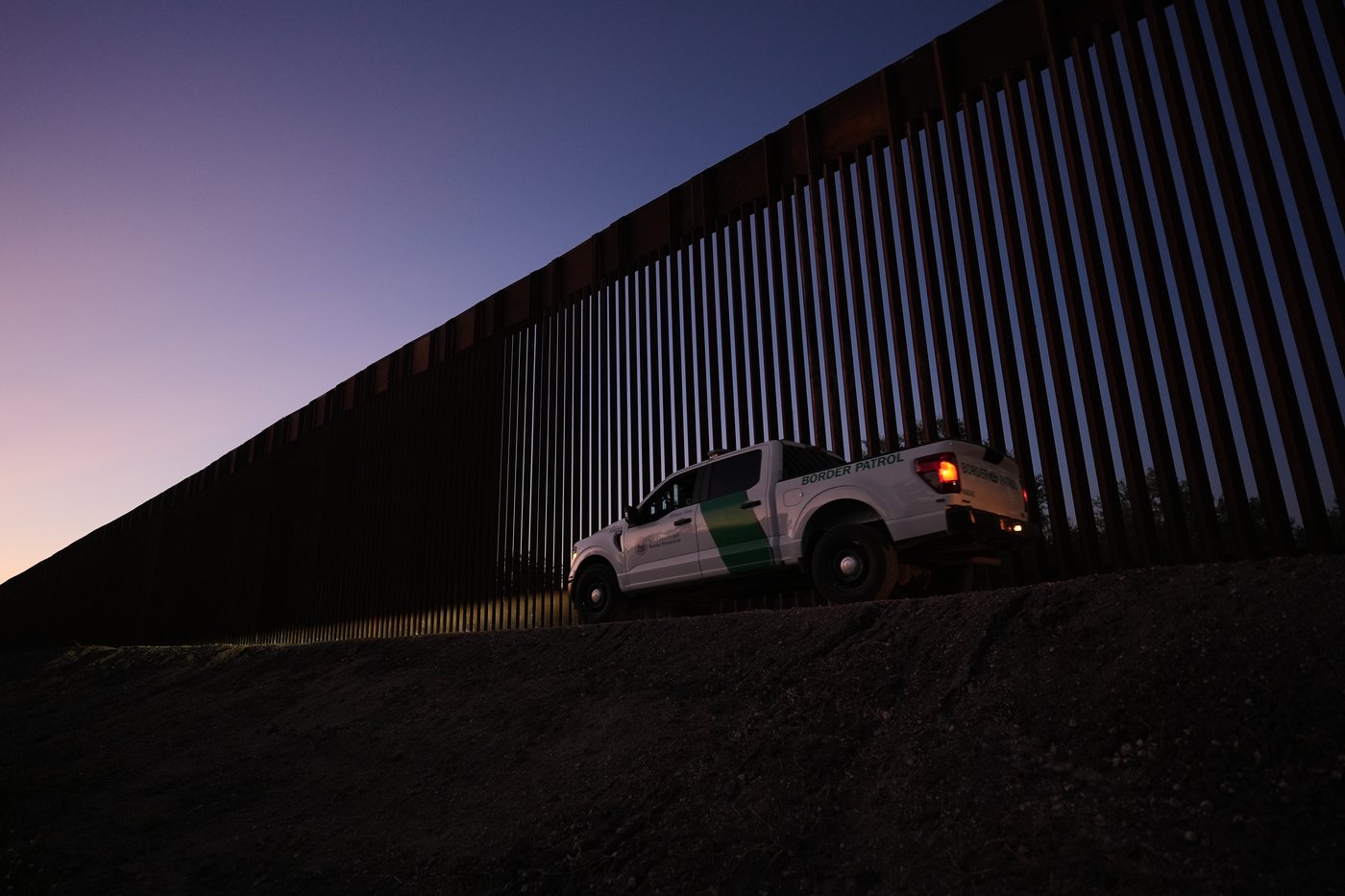 PHOTO ESSAY: Border wall cuts through wildlife refuge | iNFOnews.ca PHOTO ESSAY: Border wall cuts through wildlife refuge | iNFOnews.ca