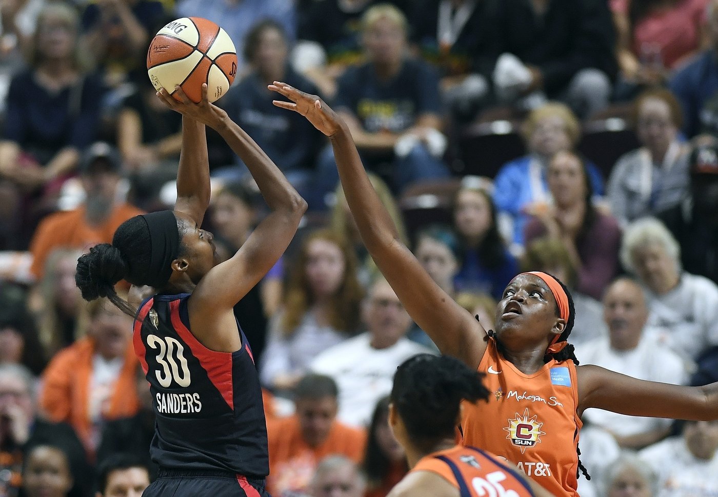 Atlanta Dream hire veteran assistant coaches LaToya Sanders and Brandi Poole | iNFOnews.ca