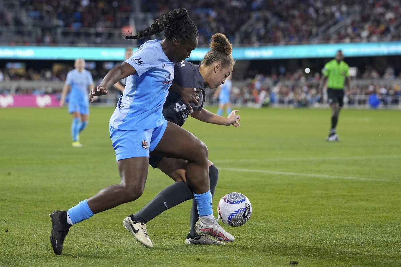 Alozie juggles the Houston Dash, the Nigerian national team and even cancer research | iNFOnews.ca