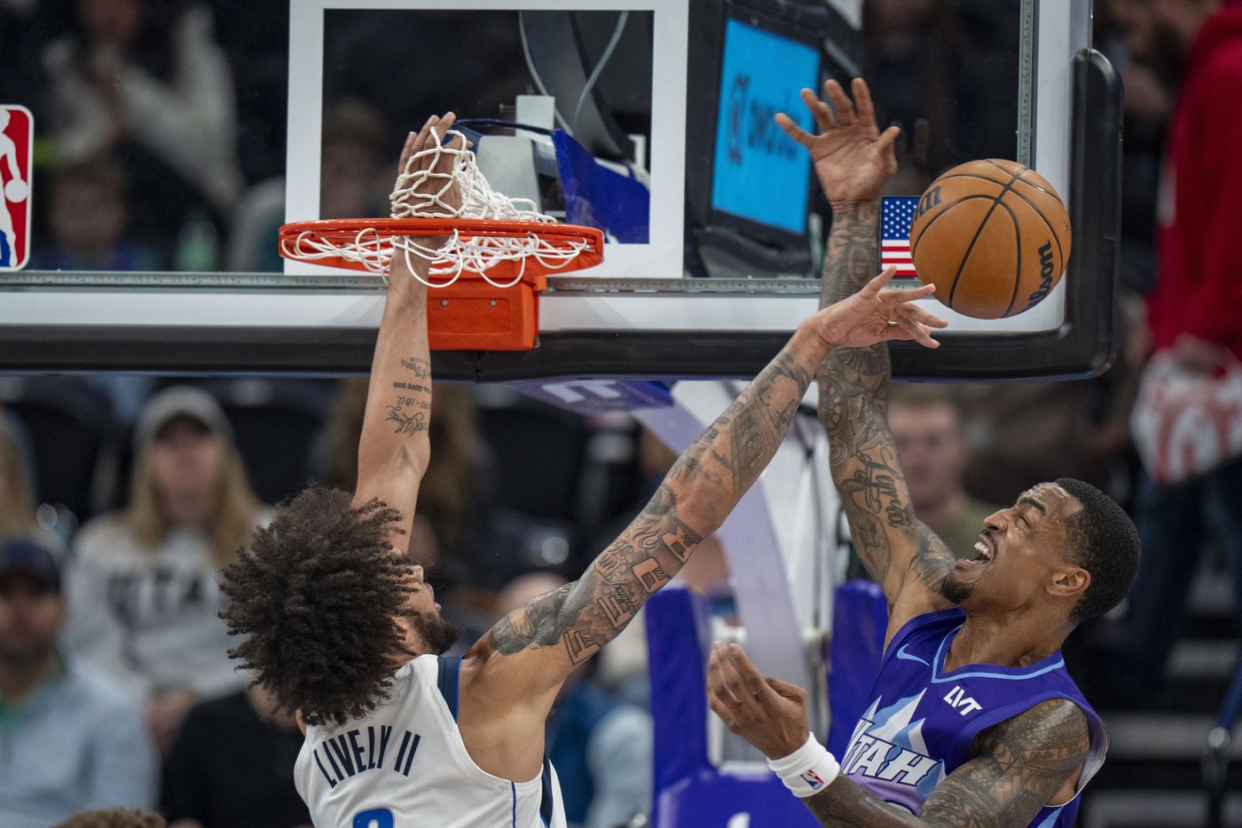 John Collins scores on a late dunk to lift Jazz past Mavericks for 1st home victory | iNFOnews.ca John Collins scores on a late dunk to lift Jazz past Mavericks for 1st home victory | iNFOnews.ca