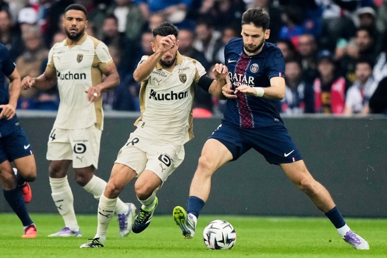 Kvaratskhelia recovers from injury to join PSG squad for Champions League opener | iNFOnews.ca