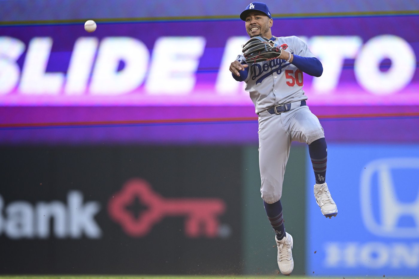 Mookie Betts' late-night mishap leaves Dodgers star sidelined for 2nd straight game with broken toe | iNFOnews.ca