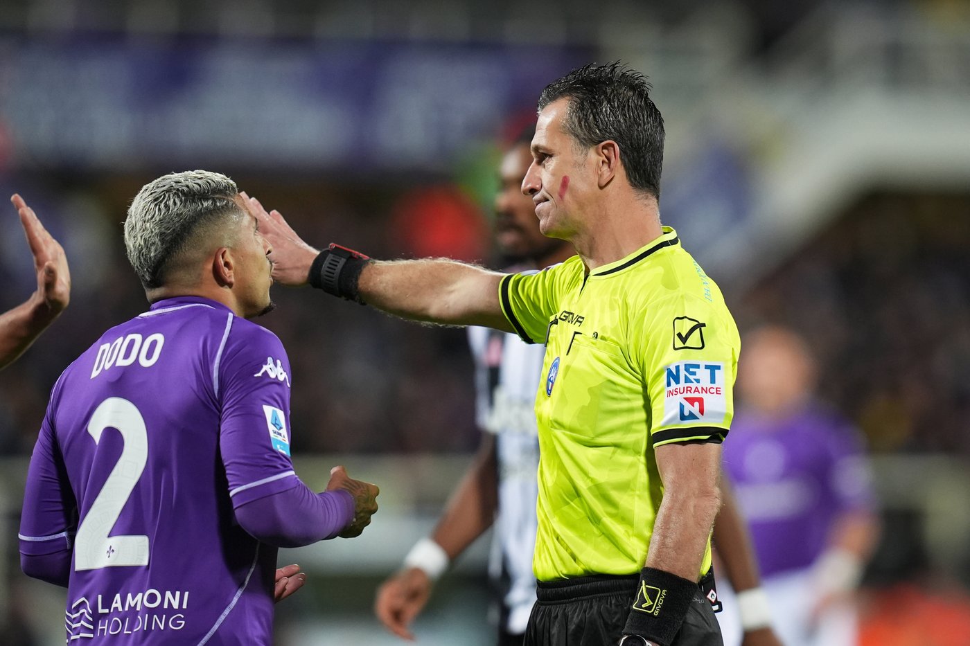 Juventus match halted as Fiorentina fans hurl racist chants at Vlahovic | iNFOnews.ca Juventus match halted as Fiorentina fans hurl racist chants at Vlahovic | iNFOnews.ca