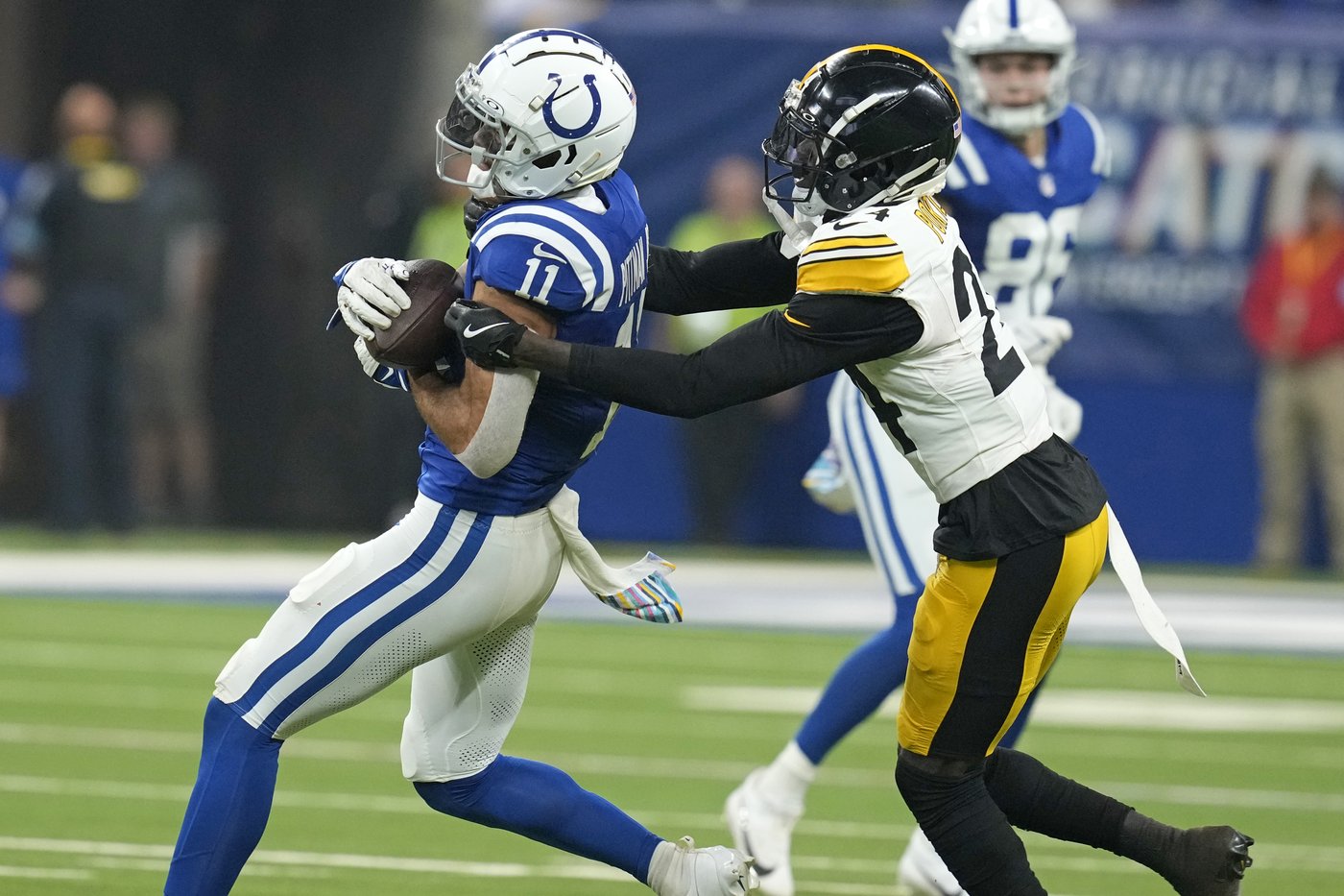 Joe Flacco relieves injured Anthony Richardson and helps Colts hold off Steelers 27-24 | iNFOnews.ca