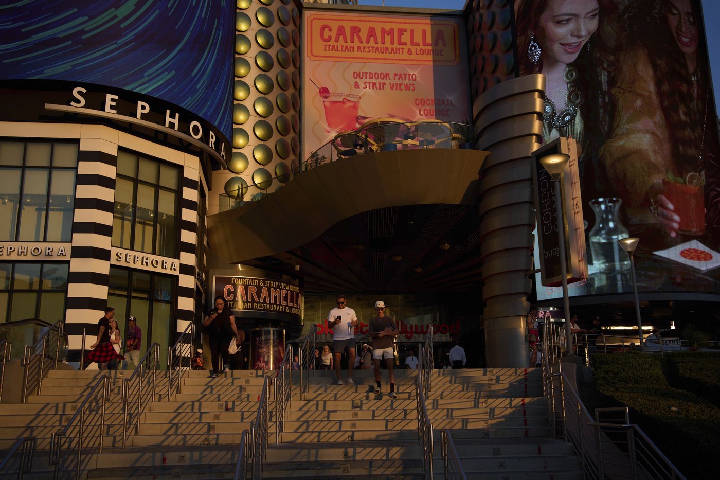 Las Vegas tourism is down. Some blame Trump's tariffs and immigration crackdown | iNFOnews.ca Las Vegas tourism is down. Some blame Trump's tariffs and immigration crackdown | iNFOnews.ca