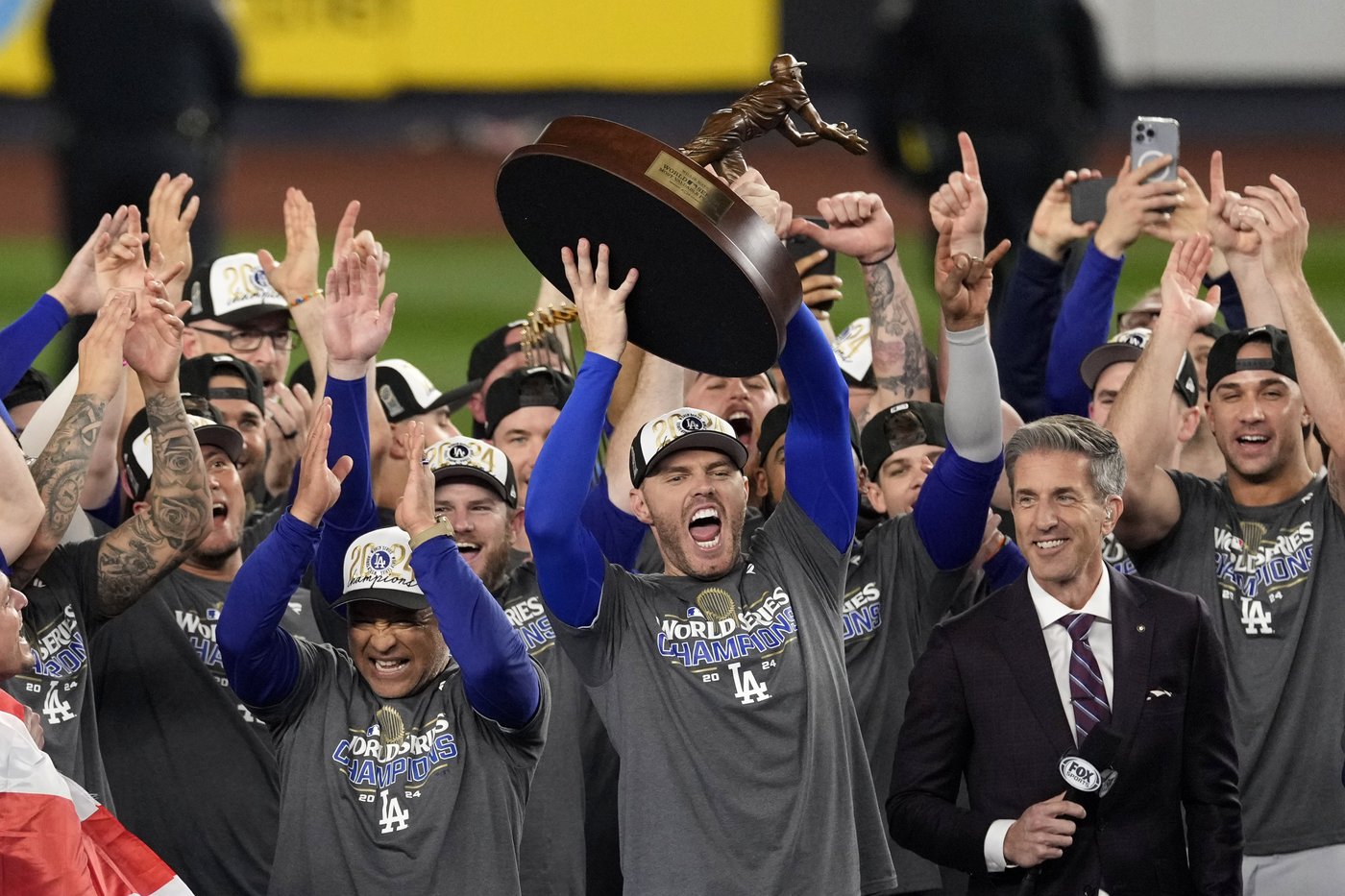 Aaron Judge snaps World Series slump with homer, then makes costly error that sparks Dodgers rally | iNFOnews.ca Aaron Judge snaps World Series slump with homer, then makes costly error that sparks Dodgers rally | iNFOnews.ca