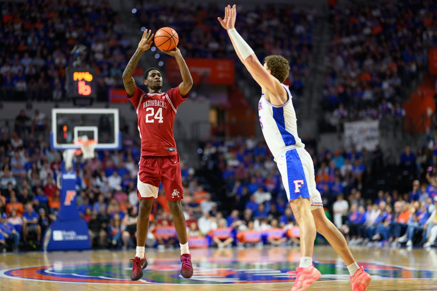 No. 7 Florida clinches at least a share of the SEC title with a 111-77 drubbing No. 20 Arkansas | iNFOnews.ca