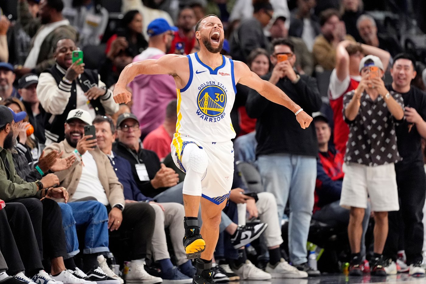 Warriors wake up the echoes of their championship past in vintage comeback win over Clippers | iNFOnews.ca Warriors wake up the echoes of their championship past in vintage comeback win over Clippers | iNFOnews.ca