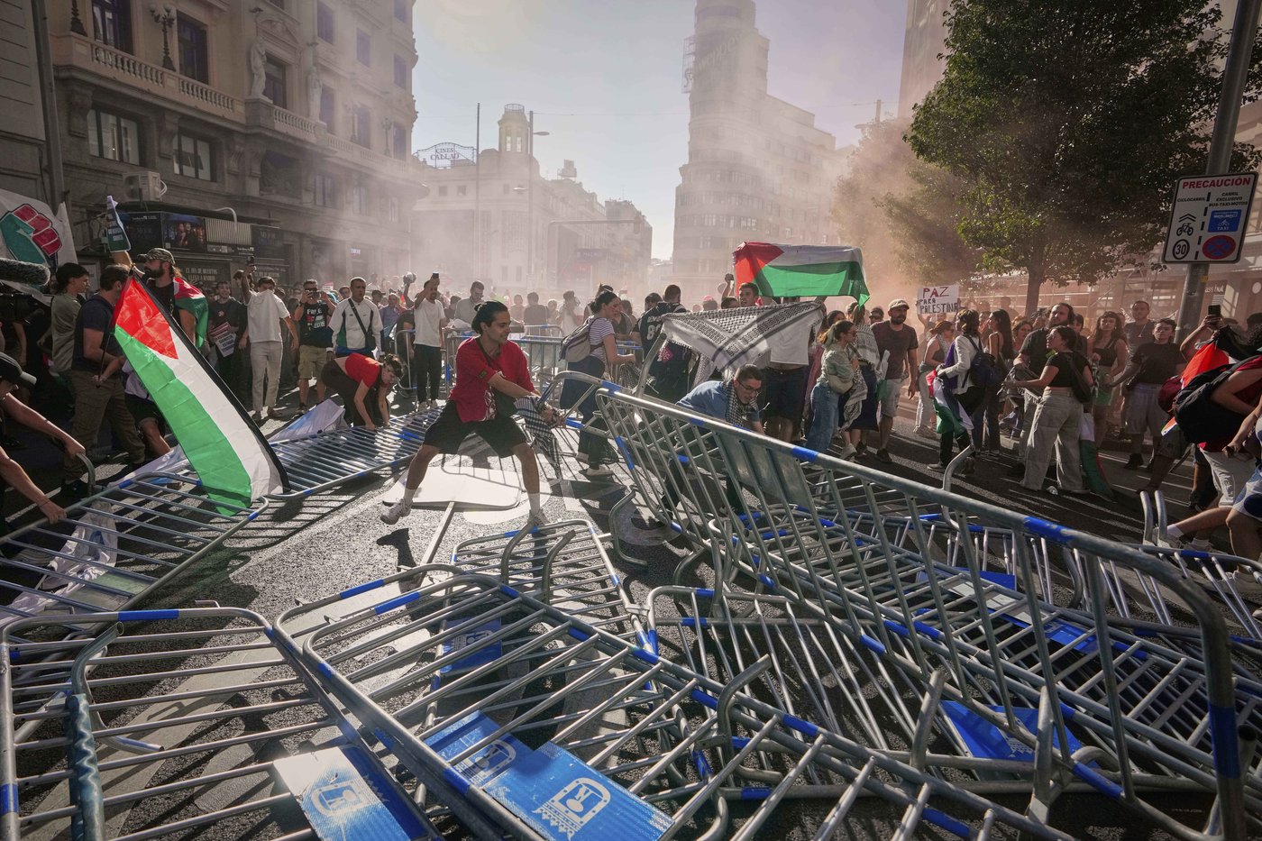 Spanish prime minister wants Israel banned from sports events after chaos at cycling race | iNFOnews.ca