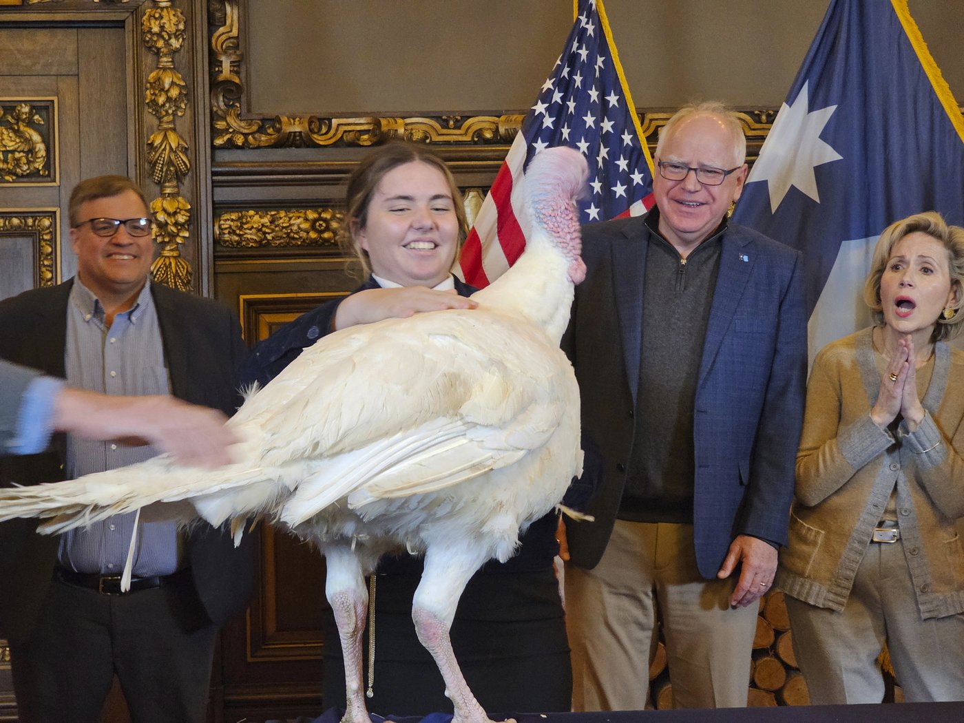 Tim Walz accepts turkey presentation as he eases back into his duties as Minnesota's governor | iNFOnews.ca