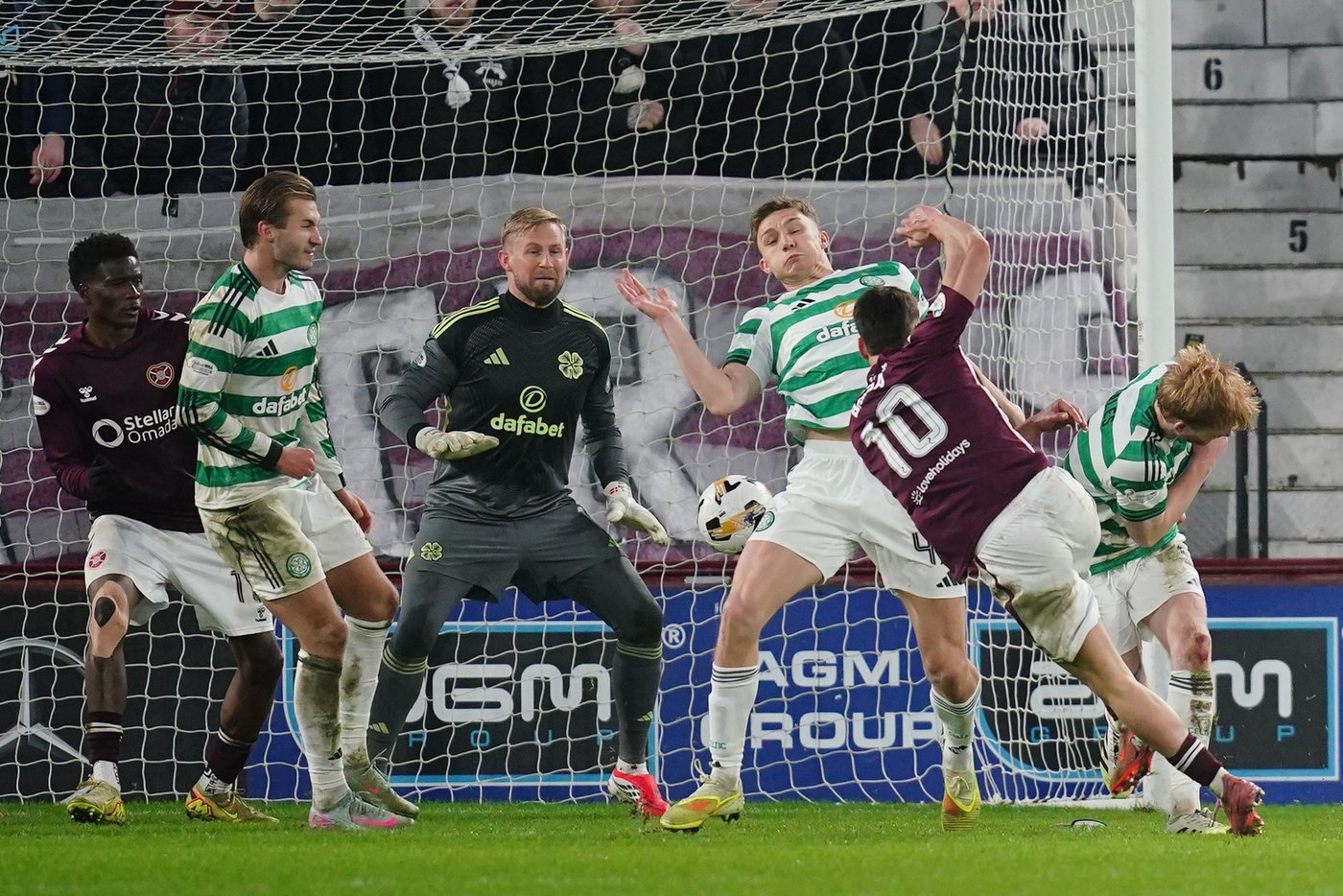 Celtic concedes late in 2-2 draw with surprise Scottish leader Hearts | iNFOnews.ca