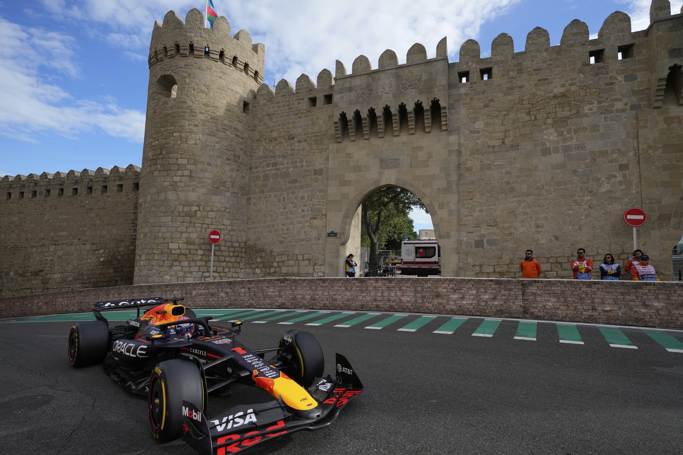 Max Verstappen on pole and Oscar Piastri crashes in chaotic F1 qualifying in Azerbaijan | iNFOnews.ca Max Verstappen on pole and Oscar Piastri crashes in chaotic F1 qualifying in Azerbaijan | iNFOnews.ca
