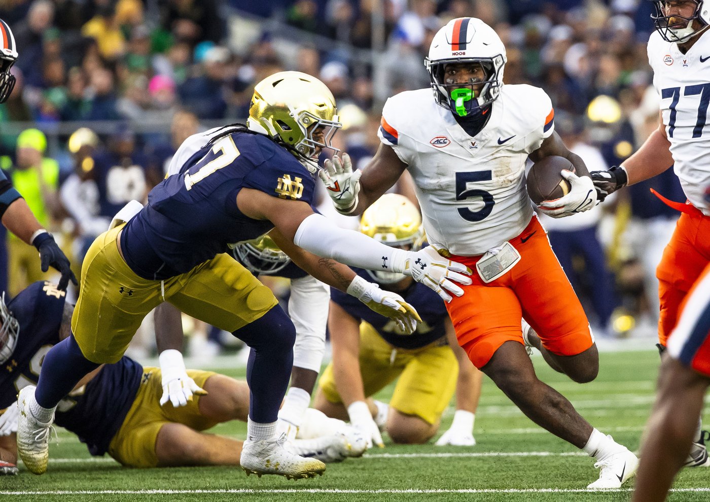 Leonard passes for 3 TDs and No. 8 Notre Dame forces 5 turnovers in a 35-14 win over Virginia | iNFOnews.ca