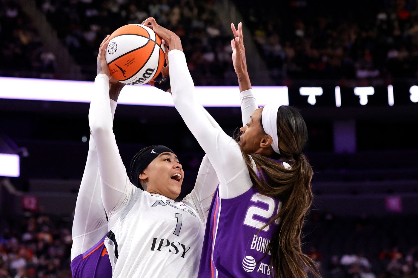 Mercury rout the Aces 99-66 to spoil Las Vegas' ring ceremony | iNFOnews.ca