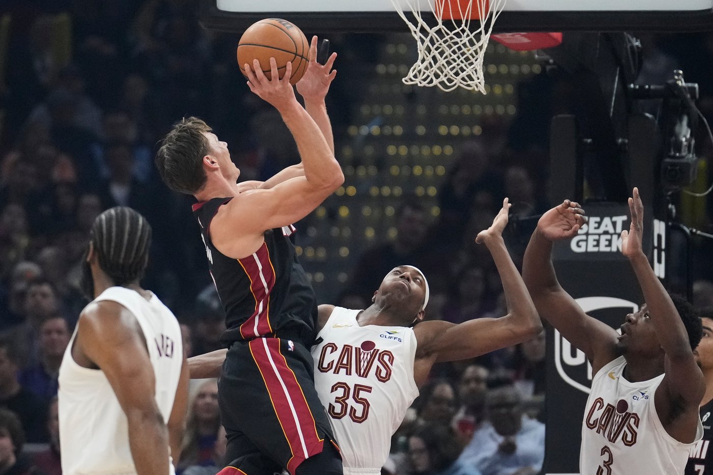 Norman Powell scores 18, Heat use balanced attack to down Cavs 120-103 and snap 5-game skid | iNFOnews.ca Norman Powell scores 18, Heat use balanced attack to down Cavs 120-103 and snap 5-game skid | iNFOnews.ca