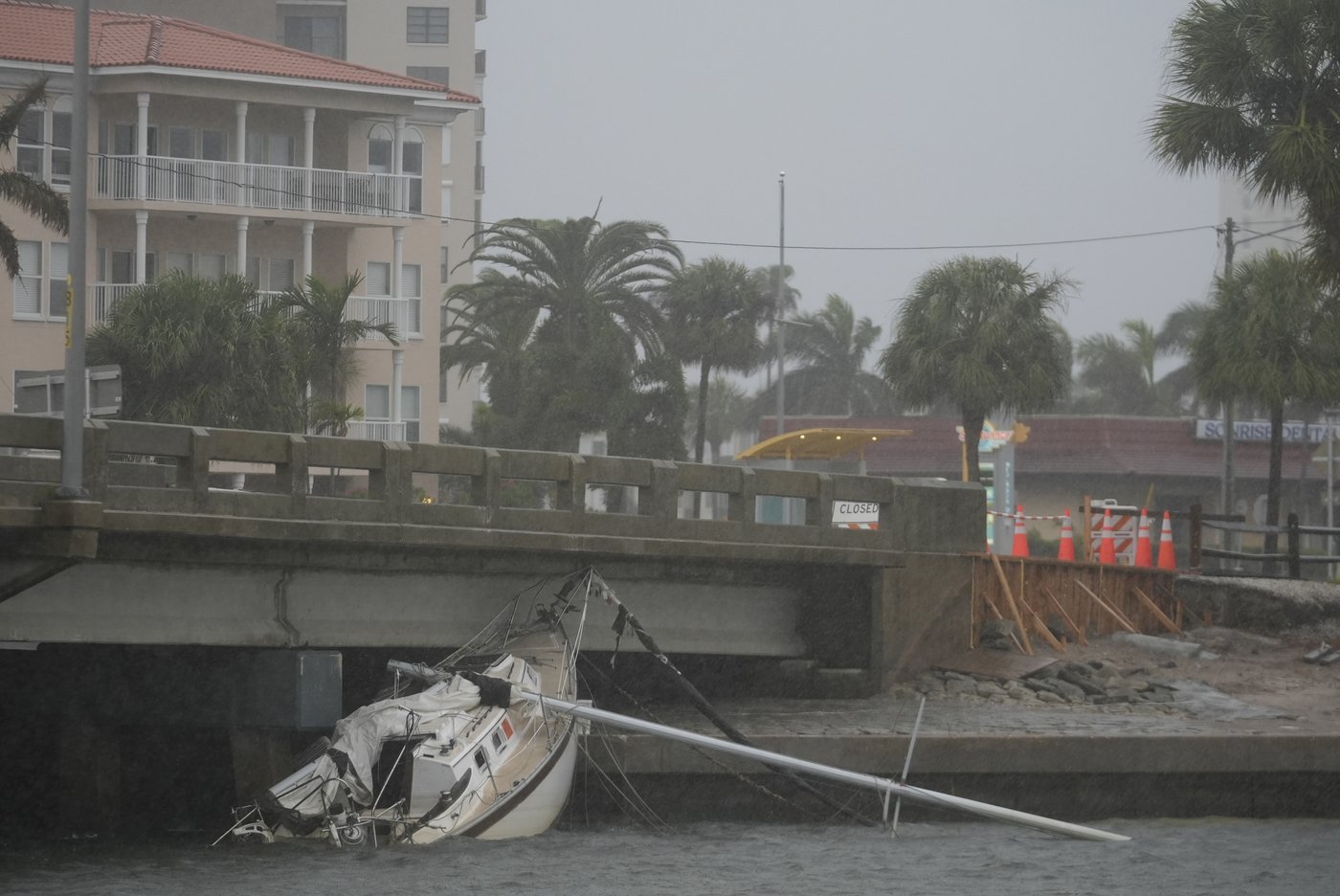 More than 2 million without power as Hurricane Milton slams Florida, causes deaths and flooding | iNFOnews.ca