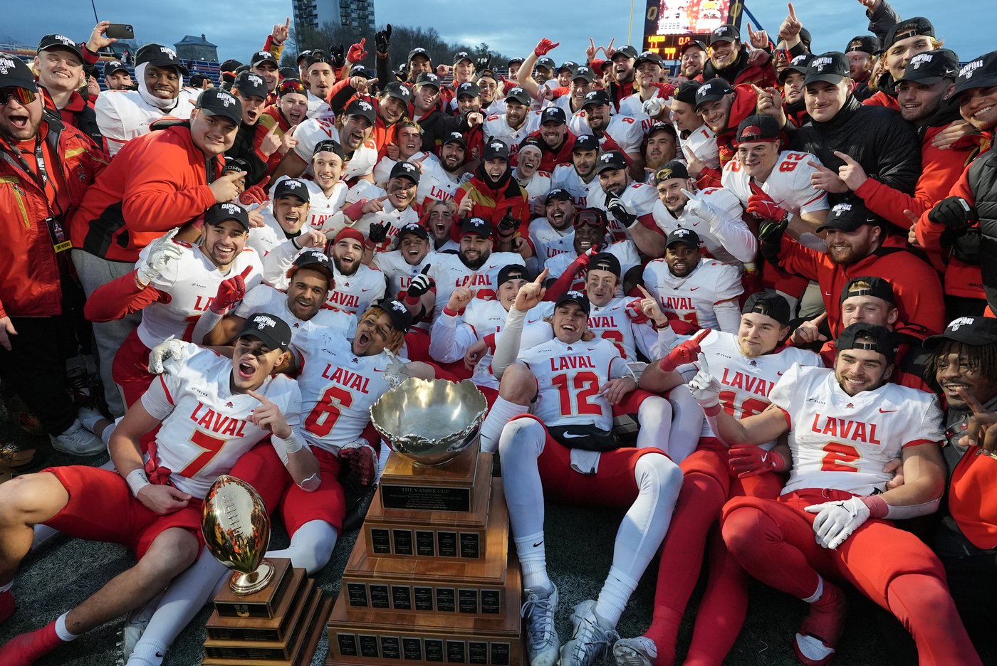Forteza kicks six field goals to lift Laval to 22-17 win over Laurier in Vanier Cup | iNFOnews.ca