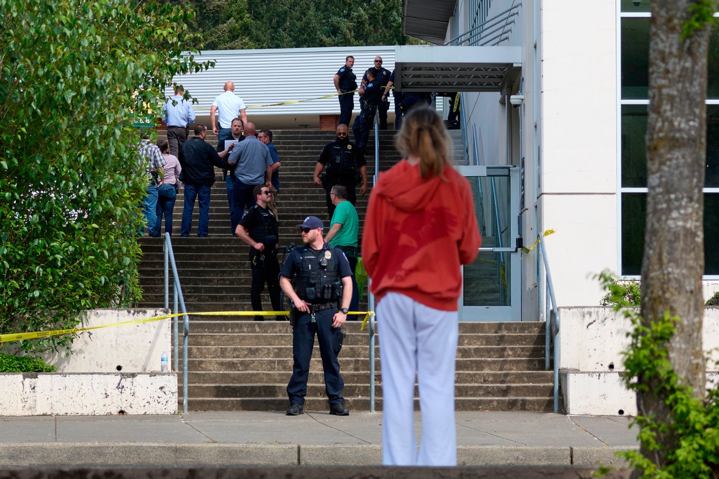 Stabbing at Washington state high school wounds 6, including suspect, police say | iNFOnews.ca