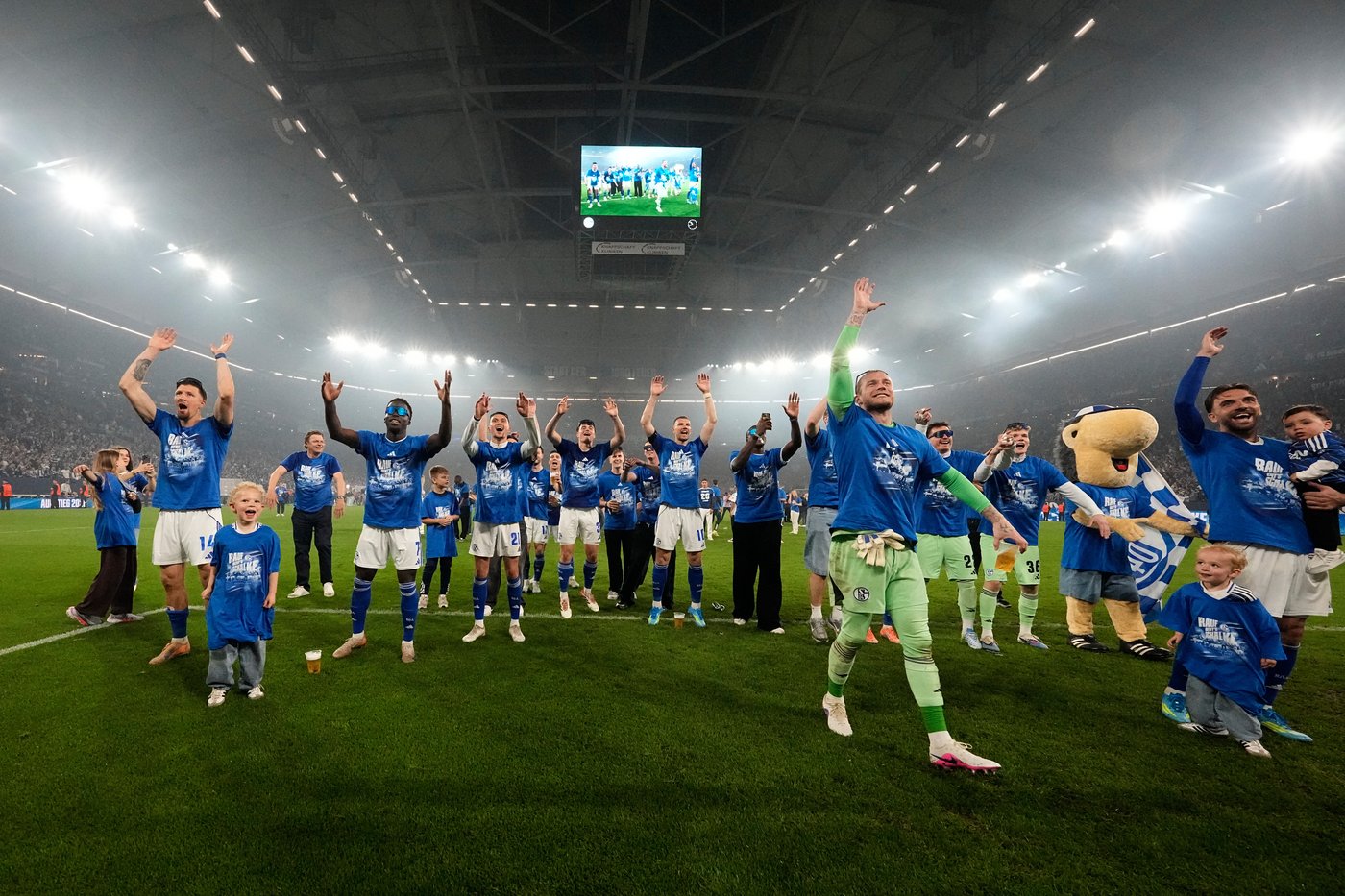 Schalke seals promotion back to the Bundesliga after 3 seasons away | iNFOnews.ca