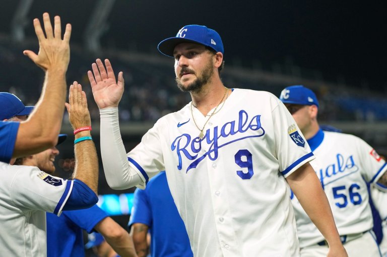 Royals put Vinnie Pasquantino on 10-day injured list with a sore right wrist | iNFOnews.ca