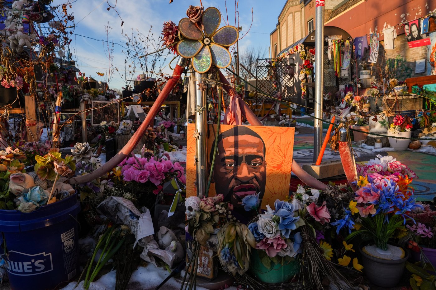 Minneapolis left to decide future of streetside memorials to 2 people killed by federal officers | iNFOnews.ca Minneapolis left to decide future of streetside memorials to 2 people killed by federal officers | iNFOnews.ca