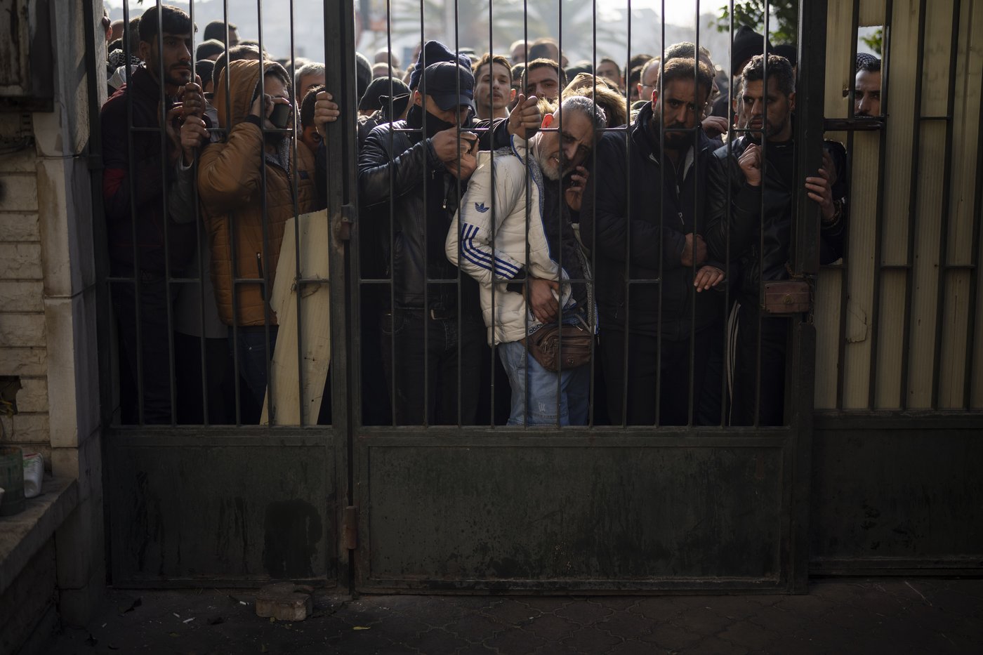 Syrian soldiers distance themselves from Assad in return for promised amnesty | iNFOnews.ca Syrian soldiers distance themselves from Assad in return for promised amnesty | iNFOnews.ca