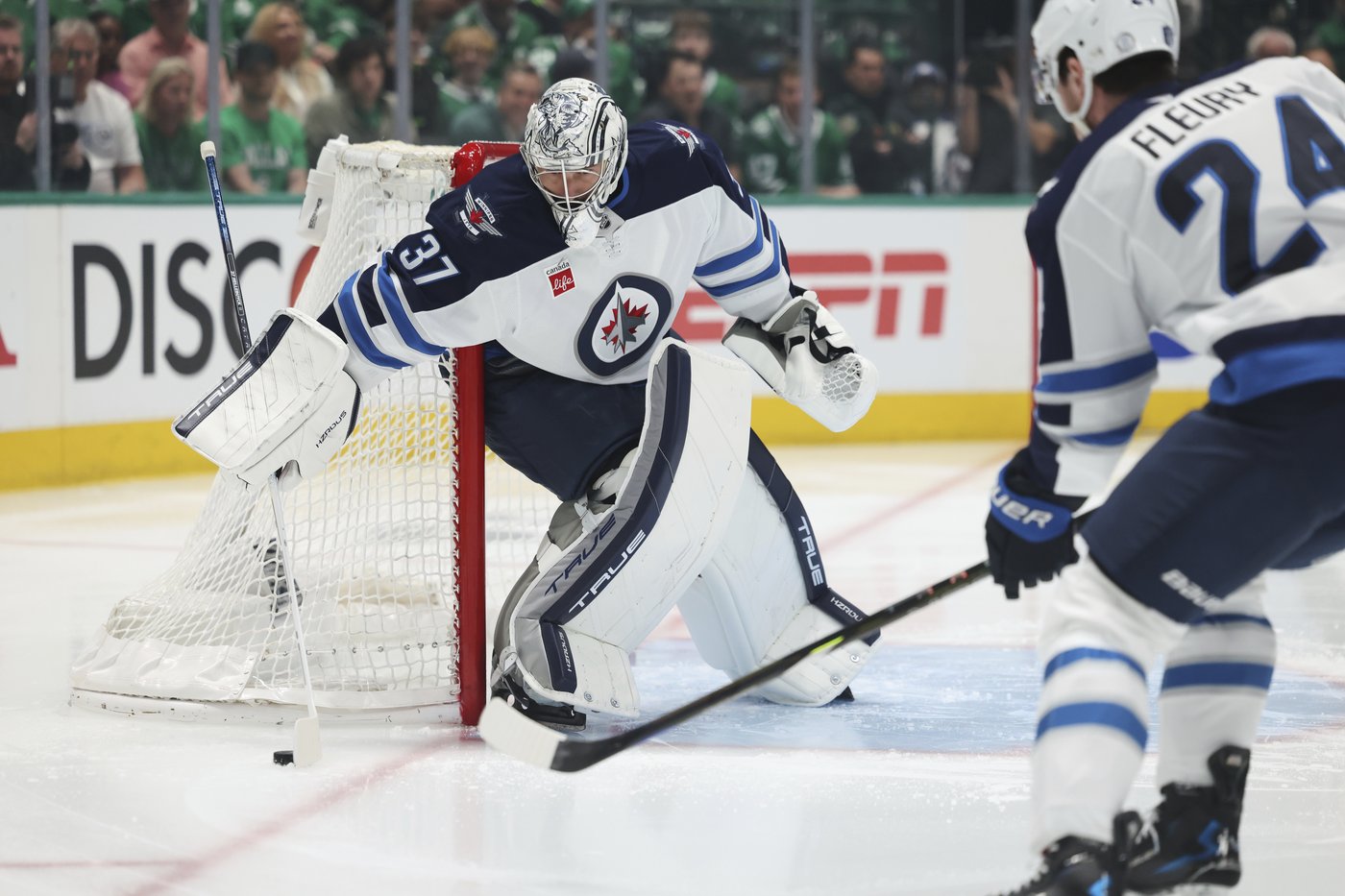 Granlund shines for surging Stars with hat trick in 3-1 win over Jets | iNFOnews.ca