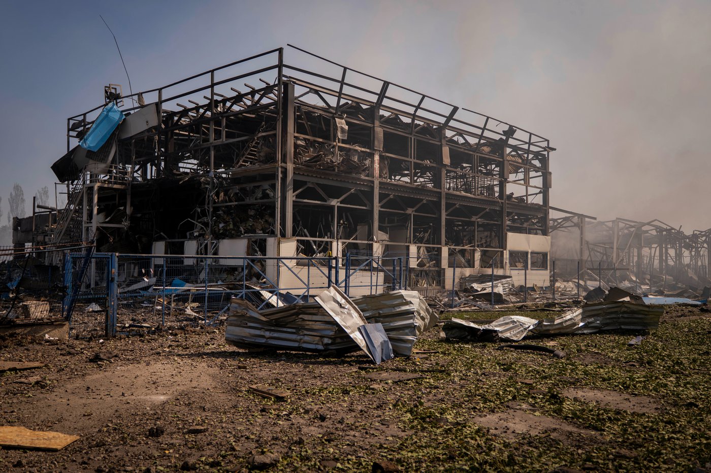 Russian strike on a Ukrainian warehouse kills 37 in the war's deadliest attack this year | iNFOnews.ca Russian strike on a Ukrainian warehouse kills 37 in the war's deadliest attack this year | iNFOnews.ca