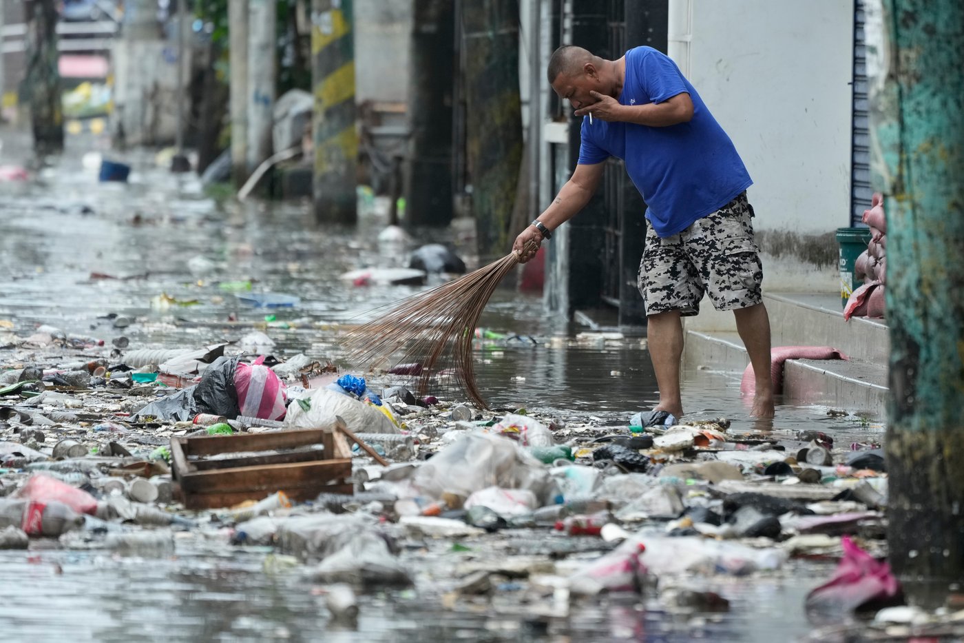 Tens of thousands rally in Manila over corruption scandal that implicates top Philippine officials | iNFOnews.ca Tens of thousands rally in Manila over corruption scandal that implicates top Philippine officials | iNFOnews.ca