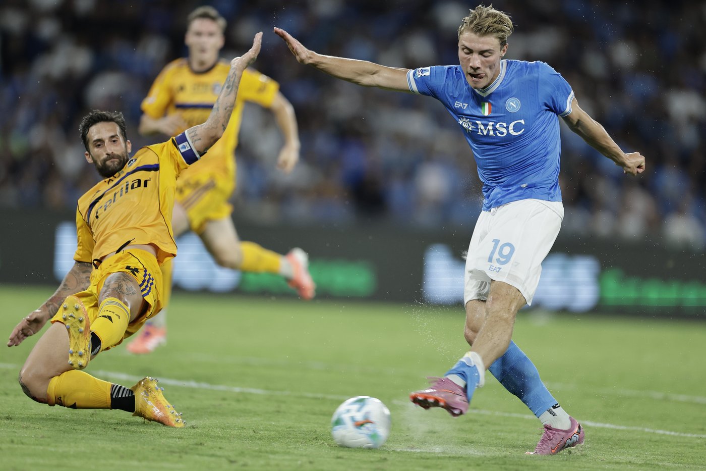 Napoli returns to the top of Serie A with win over Pisa | iNFOnews.ca