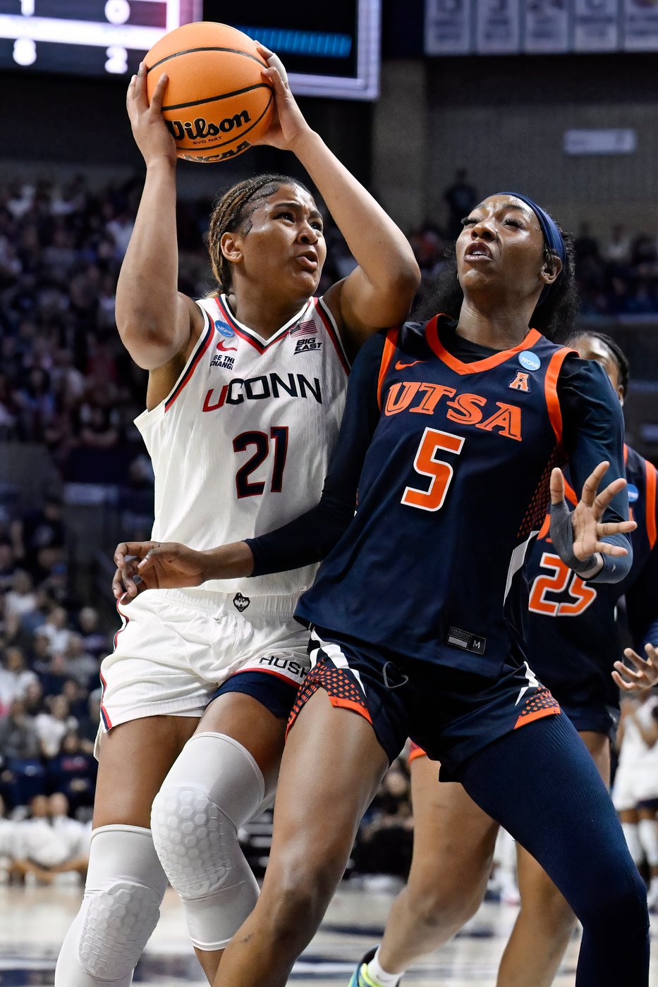 UConn women overwhelm UTSA 90-52 as the Huskies roll in their March Madness opener | iNFOnews.ca UConn women overwhelm UTSA 90-52 as the Huskies roll in their March Madness opener | iNFOnews.ca