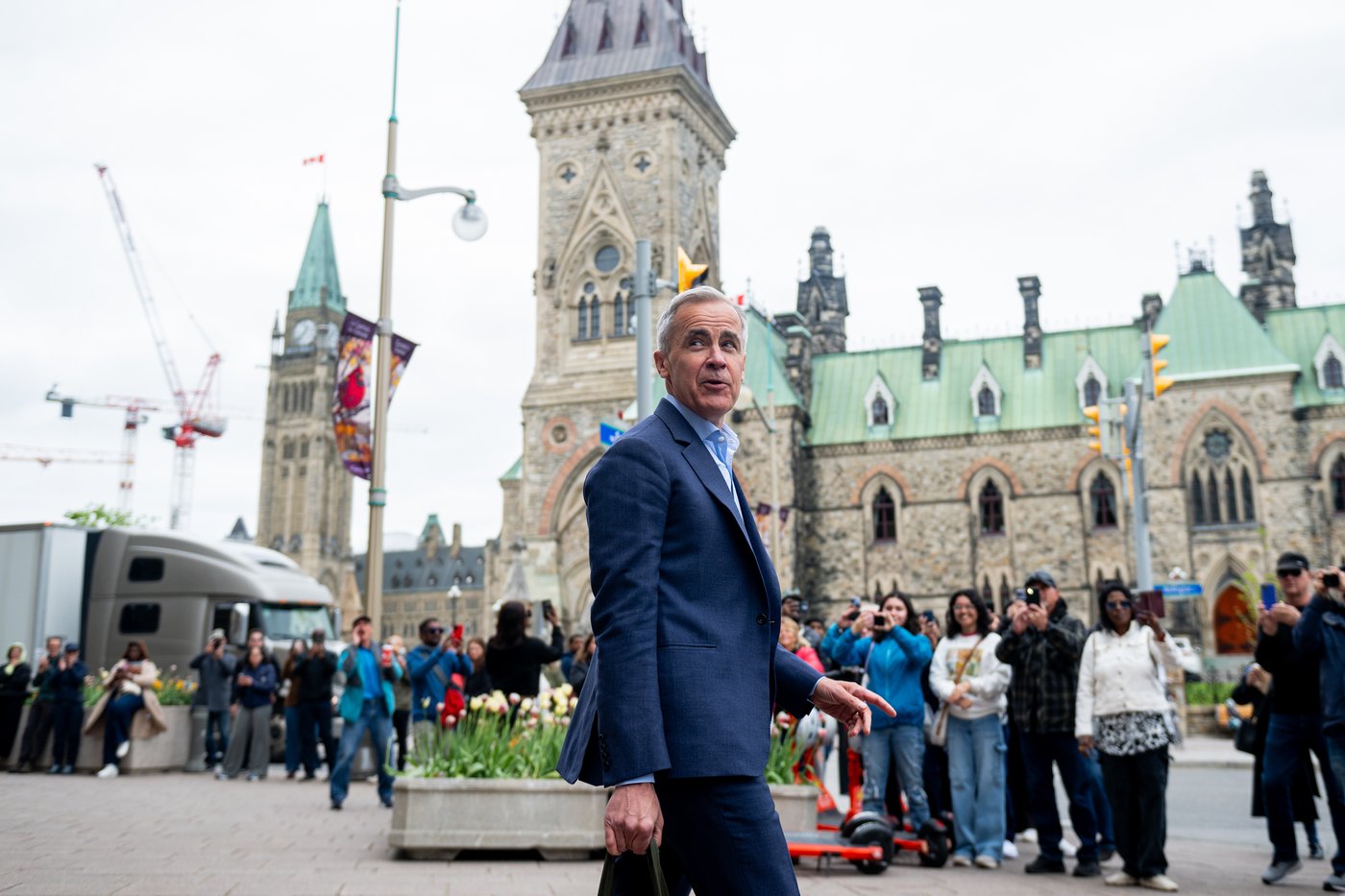 Canadians have more trust in Carney than they did in Trudeau: poll | iNFOnews.ca