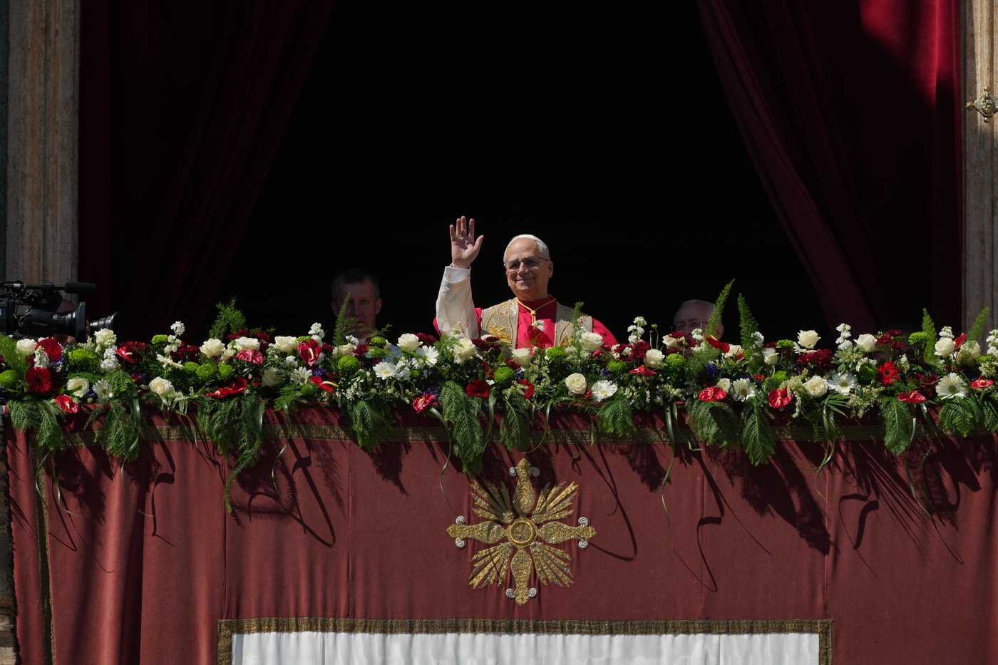 Photos show Pope Leo's first Easter Mass as pontiff | iNFOnews.ca