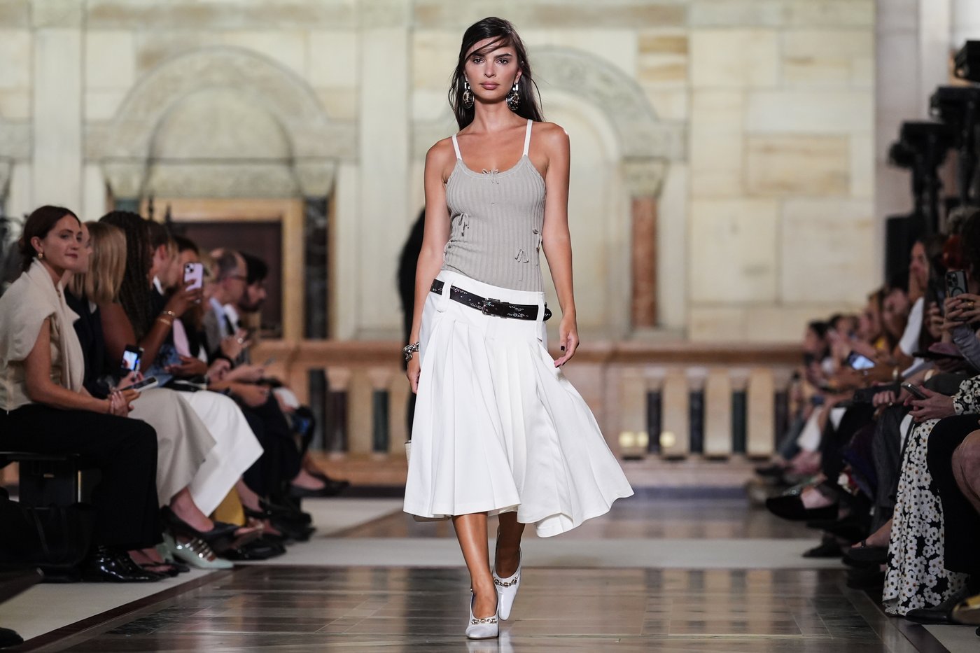 Tory Burch takes her latest collection to the bank for New York Fashion Week show | iNFOnews.ca