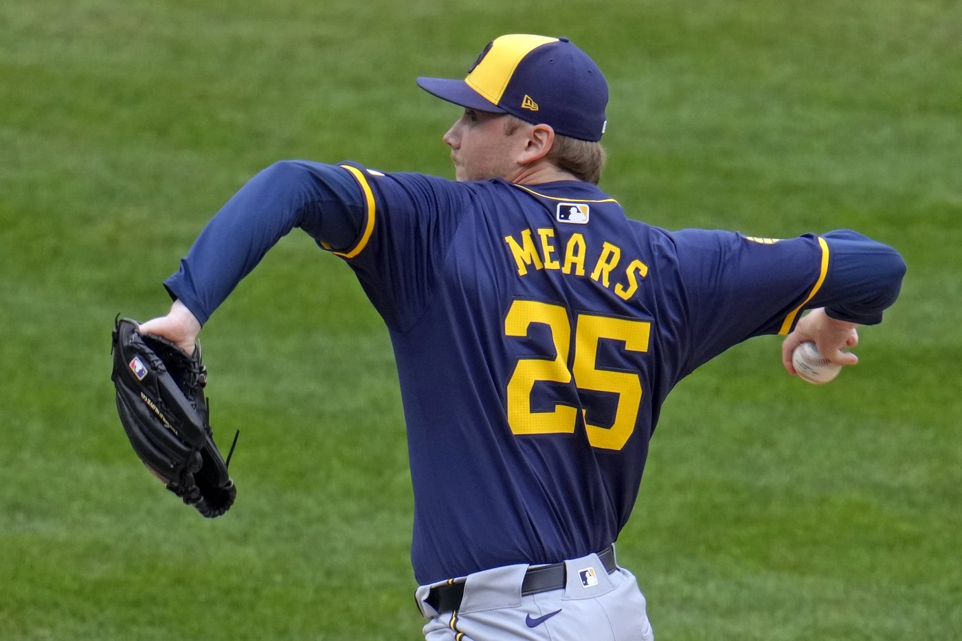 Civale pitches 6 shutout innings, Ortiz has 3 hits in Brewers' 5-2 win over Pirates | iNFOnews.ca