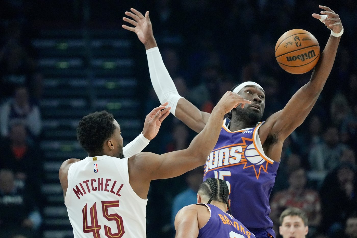 Suns sweep back-to-back, ending Cavaliers' winning streak at 5 with 126-113 victory | iNFOnews.ca