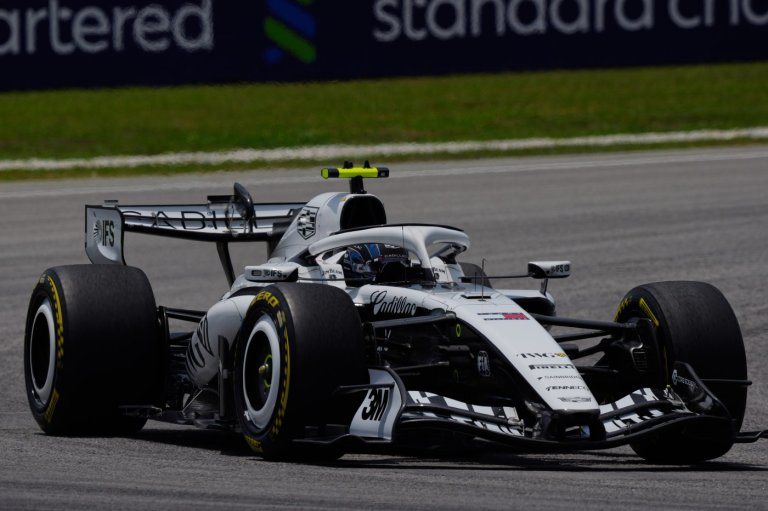 Valtteri Bottas cycles from Sepang to Singapore ahead of the next F1 race | iNFOnews.ca