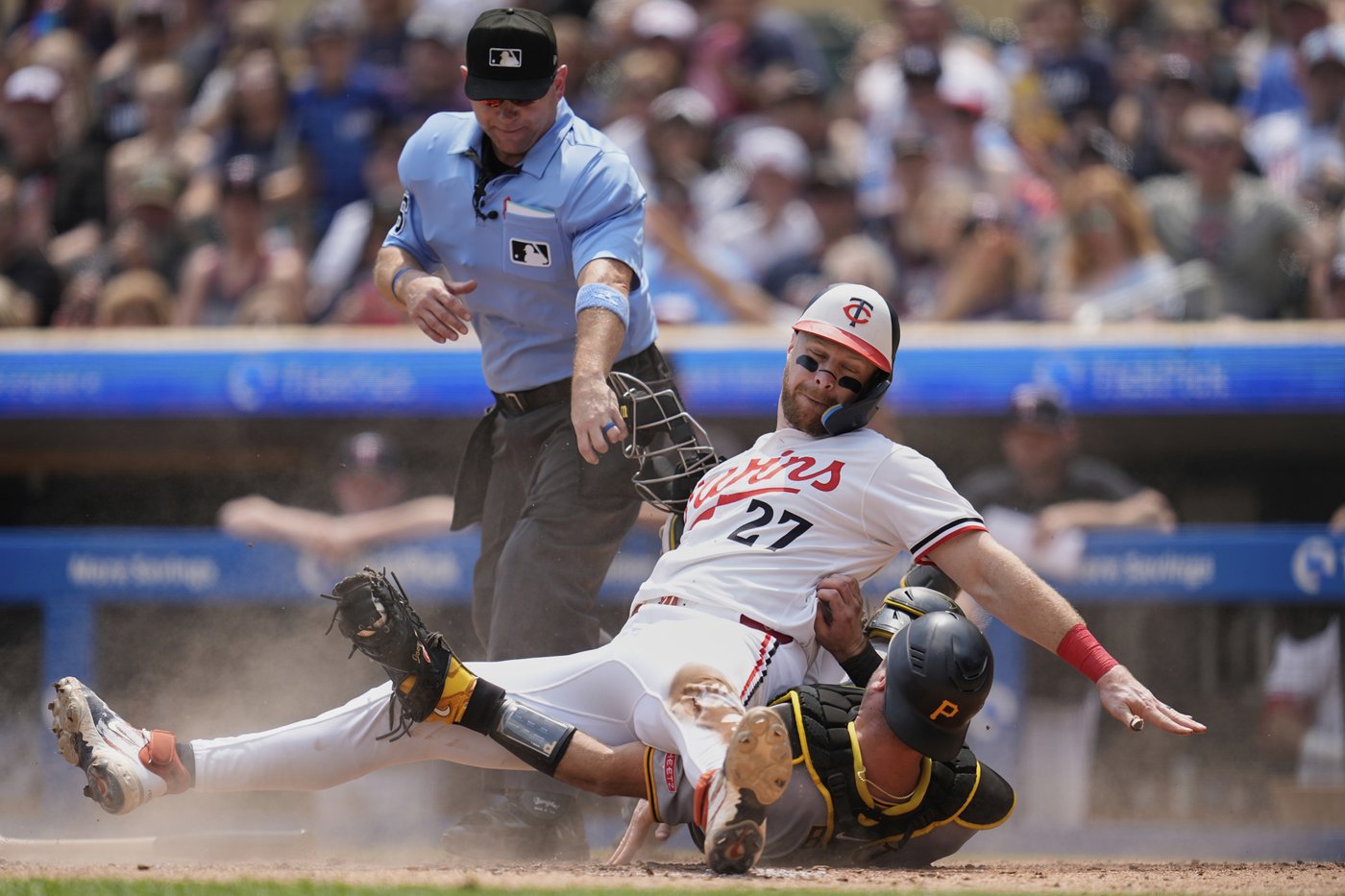 Buxton hits for the cycle on his bobblehead day as Twins beat Pirates, 12-4 | iNFOnews.ca